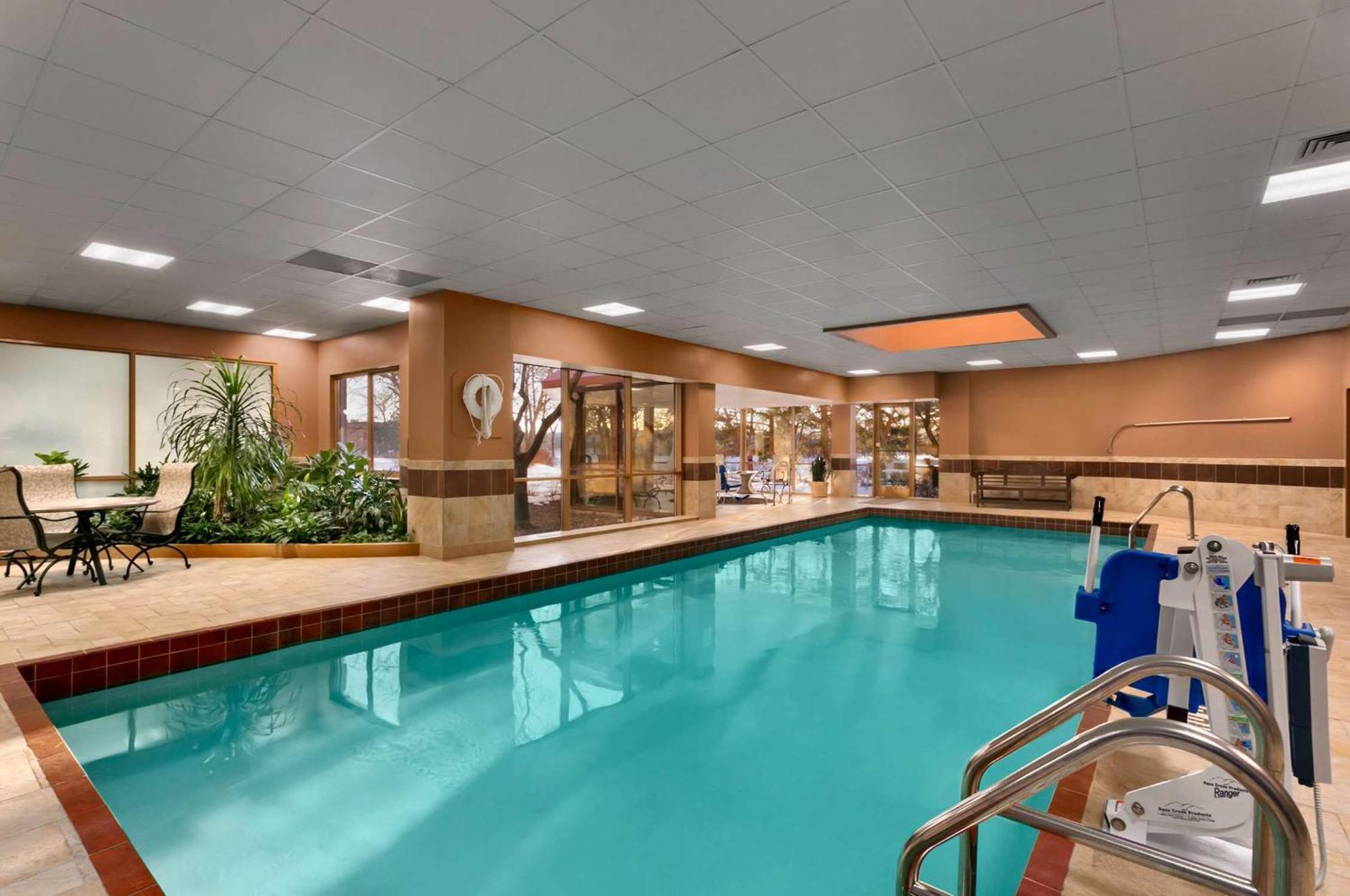 Embassy Suites By Hilton Chicago North Shore Дирфилд Экстерьер фото